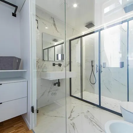 Cavaedium Panzió Arona